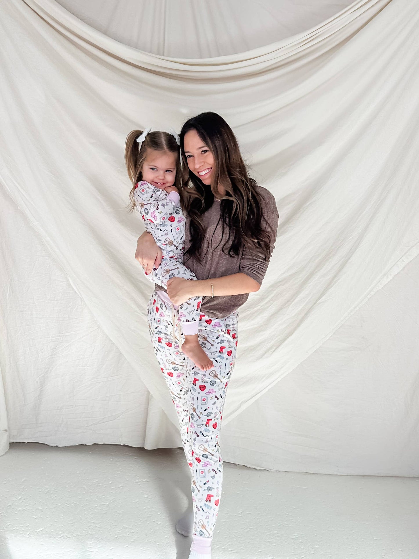 Taylor Swift Inspired Bamboo Pajamas - Adult Joggers: M